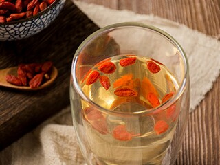 幼儿园中班语言《春天的朋友》诗歌教案（中班语言教案春天的朋友ppt）