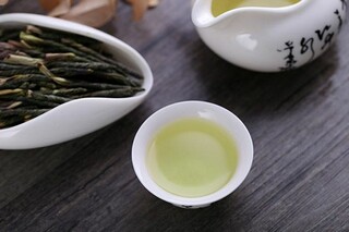 形容月亮的诗句（形容月亮的诗句和古诗明月几时有）