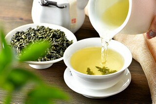 形容英雄人物的成语有哪些（来形容英雄人物的词语）